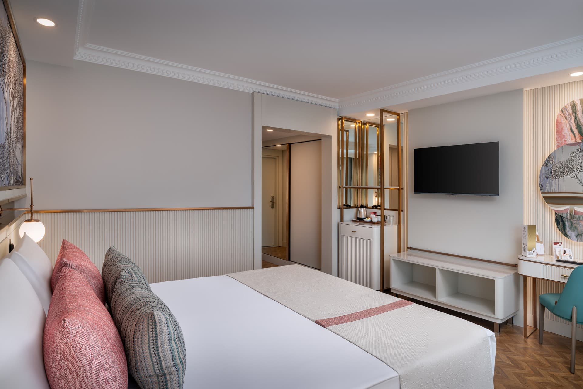Standaard rolstoeltoegankelijke kamer bij Delphin Palace — aanzicht 3