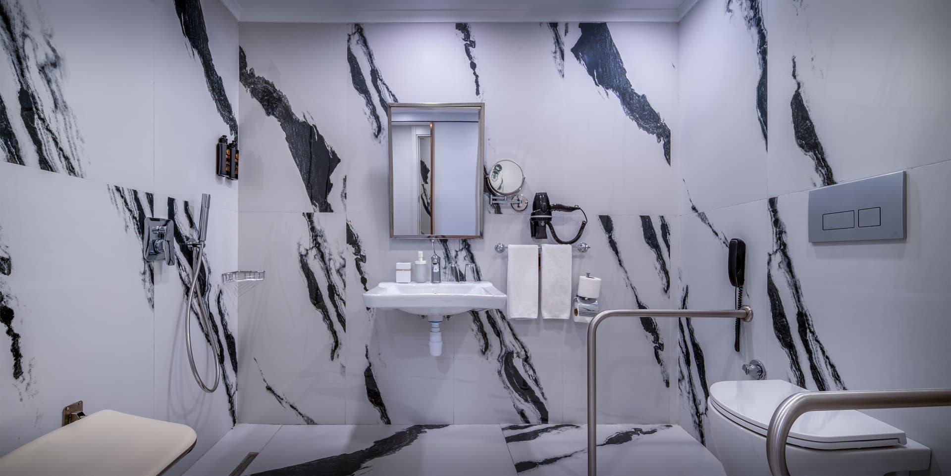 Standaard rolstoeltoegankelijke kamer bij Delphin Palace — aanzicht 4