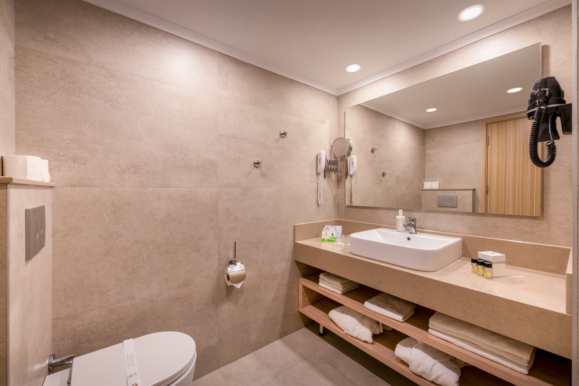 Standardní pokoj, výhled do areálu v hotelu Delphin Deluxe — foto č. 5