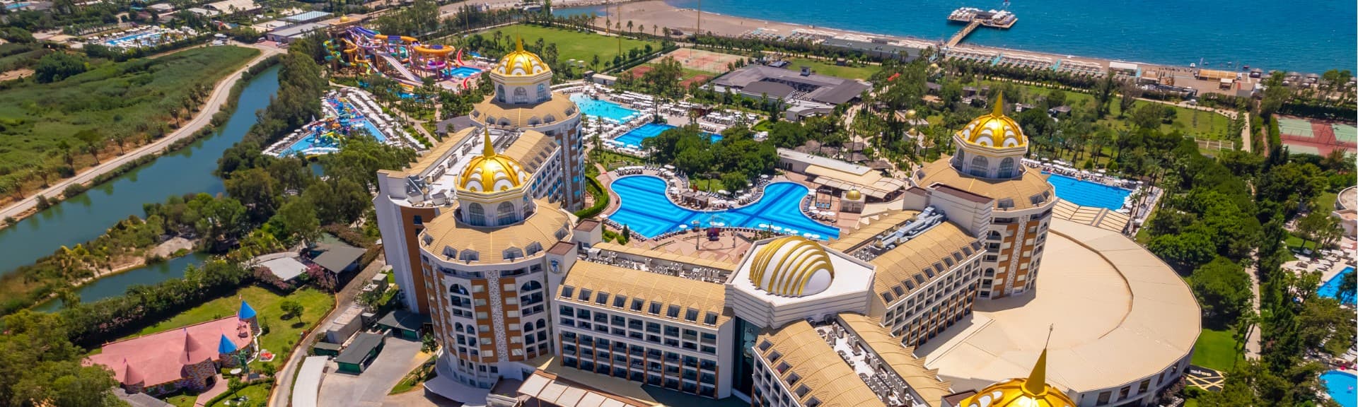 Areál hotelu Delphin Be Grand Resort