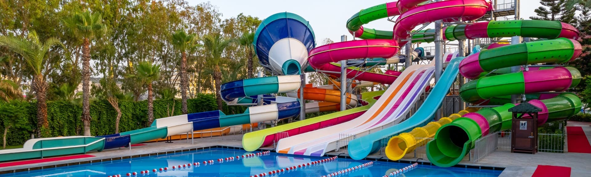 Piscinele hotelului Delphin Palace