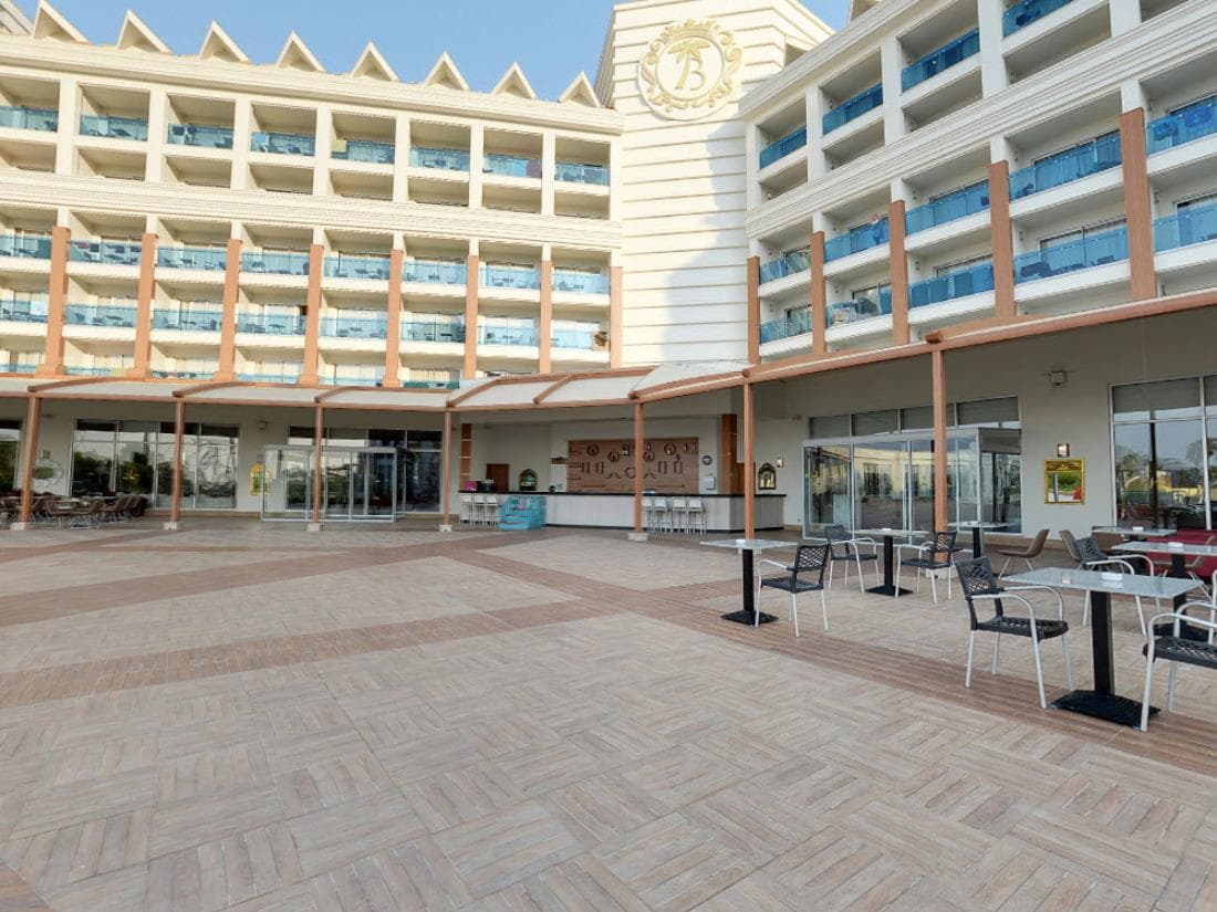 Be Oasis Teras Bar la Delphin Be Grand Resort